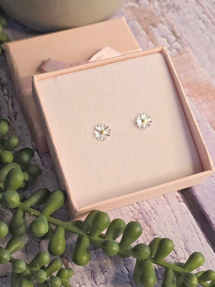 April Birth Flower Daisy Stud Earrings | 925 Sterling Silver & Gold | Birth Month Earrings | Everything's Rosie Jewellery