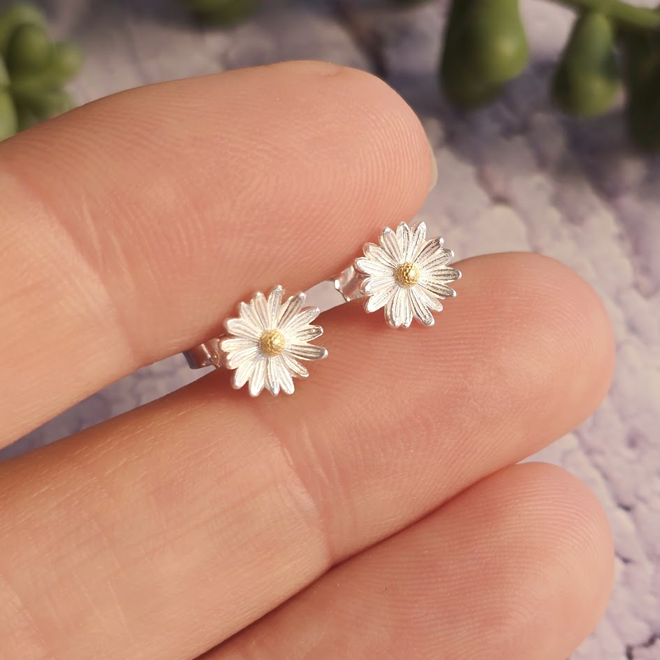 April Birth Flower Daisy Stud Earrings | 925 Sterling Silver & Gold | Birth Month Earrings | Everything's Rosie Jewellery