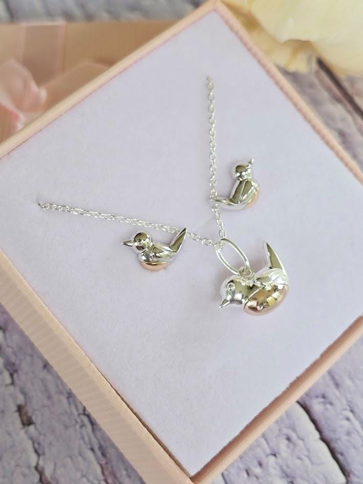 Silver Robin Earrings, Robin Earrings, Two Tone Jewellery, Christmas Present, Loved One Jewellery, Nature Inspired, Wildlife Jewellery.