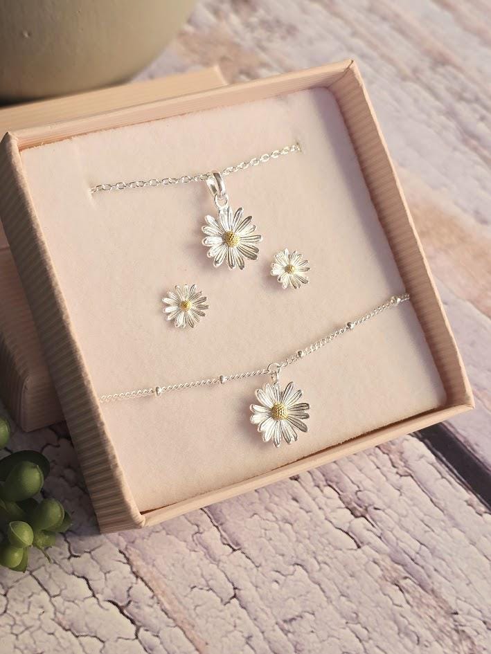 Silver Daisy Jewellery Set, April Birth Flower, Sterling Silver Pendant and Earrings, Minimalist Floral Design, Nature Inspired Gift for Her