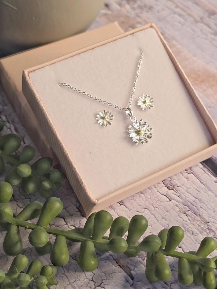 Silver Daisy Jewellery Set, April Birth Flower, Sterling Silver Pendant and Earrings, Minimalist Floral Design, Nature Inspired Gift for Her