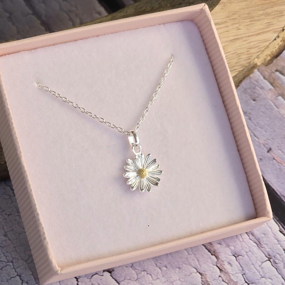 Silver Daisy Jewellery Set, April Birth Flower, Sterling Silver Pendant and Earrings, Minimalist Floral Design, Nature Inspired Gift for Her