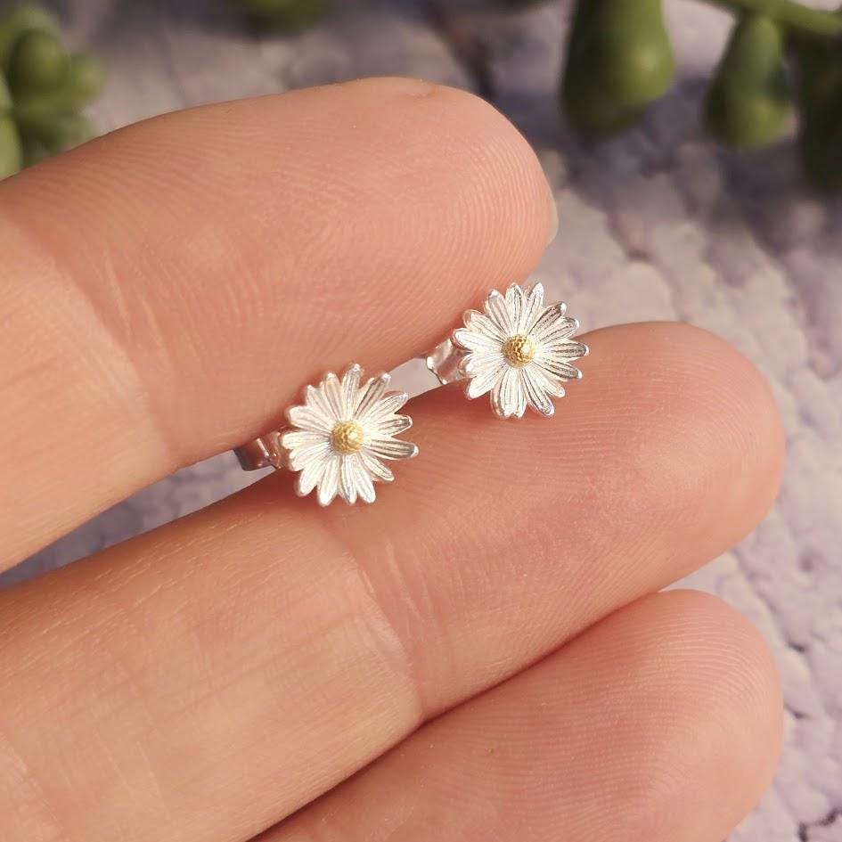 Silver Daisy Jewellery Set, April Birth Flower, Sterling Silver Pendant and Earrings, Minimalist Floral Design, Nature Inspired Gift for Her