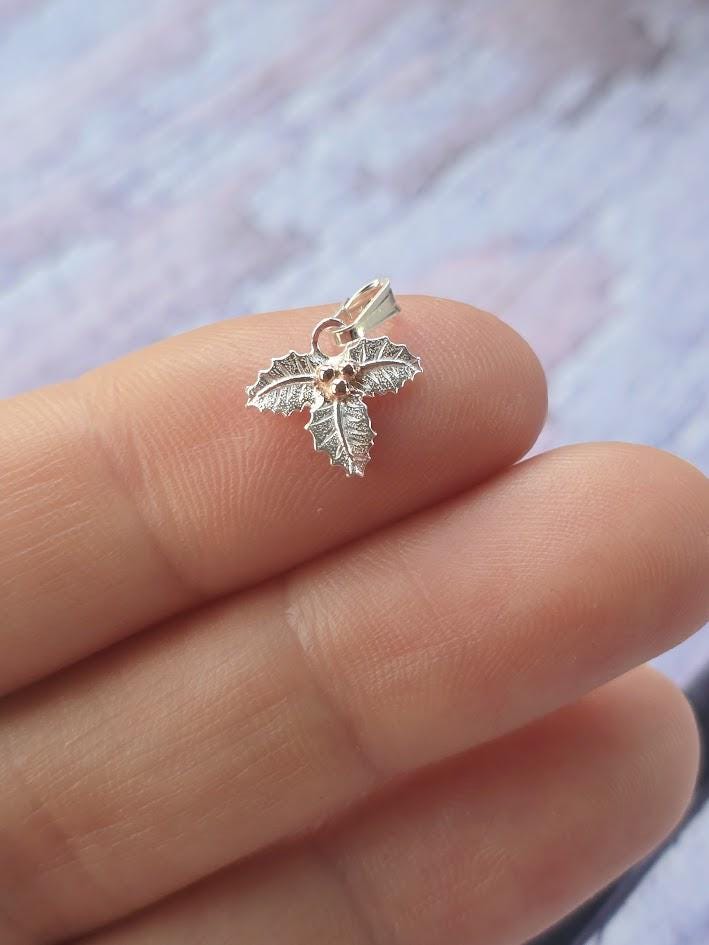 Silver Holly Charm, December Birth Flower, Sterling Silver & Gold, Floral Jewellery, Paperclip Bracelet Charm, Gift for Her