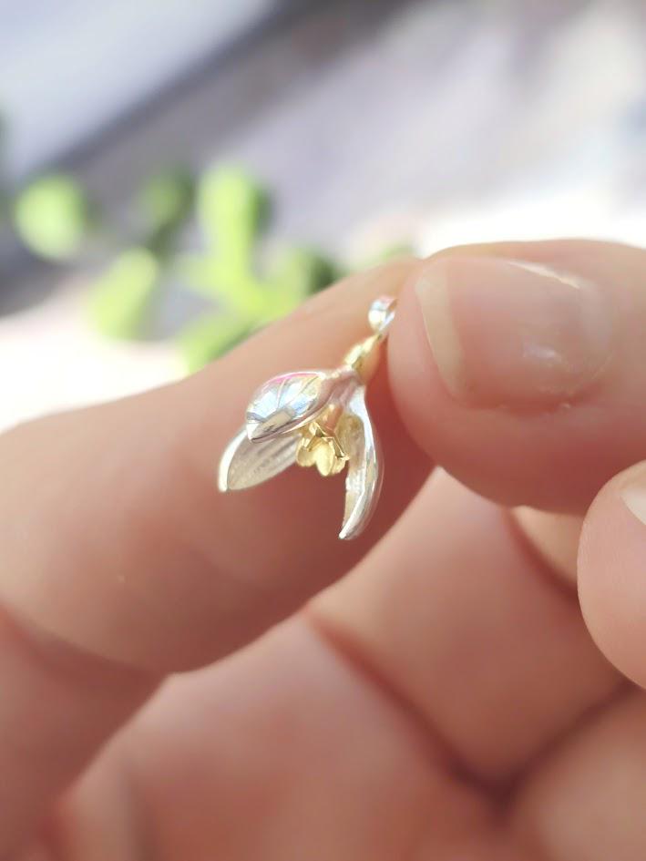 Silver Snowdrop Charm, January Birth Flower, Sterling Silver & Gold, Floral Jewellery, Paperclip Bracelet Charm, Gift for Her