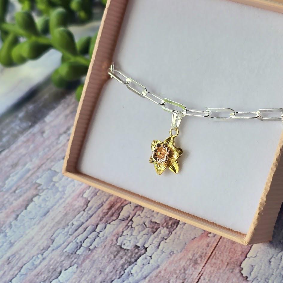 Silver Daffodil Charm, March Birth Flower, Sterling Silver & Gold, Floral Jewellery, Paperclip Bracelet Charm, Gift for Her